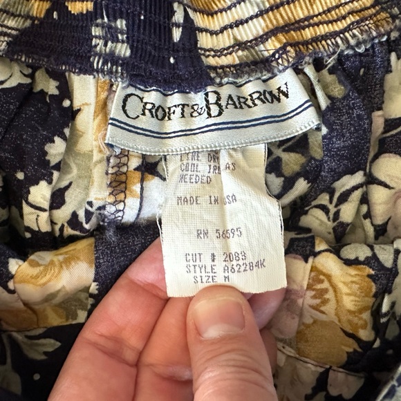 Croft & Barrow Vintage Navy Floral Skirt size Medium - Picture 4 of 4